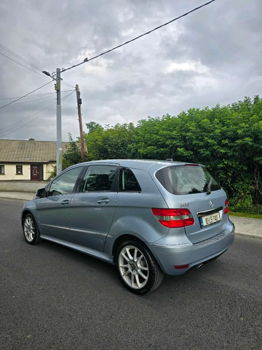 Mercedes B150 - Image 4