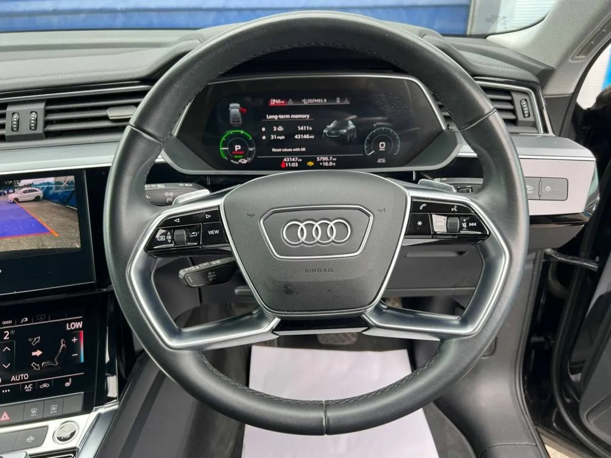 Audi e-tron 55 COUPE QUATTRO // LEATHER INTERIOR / - Image 4