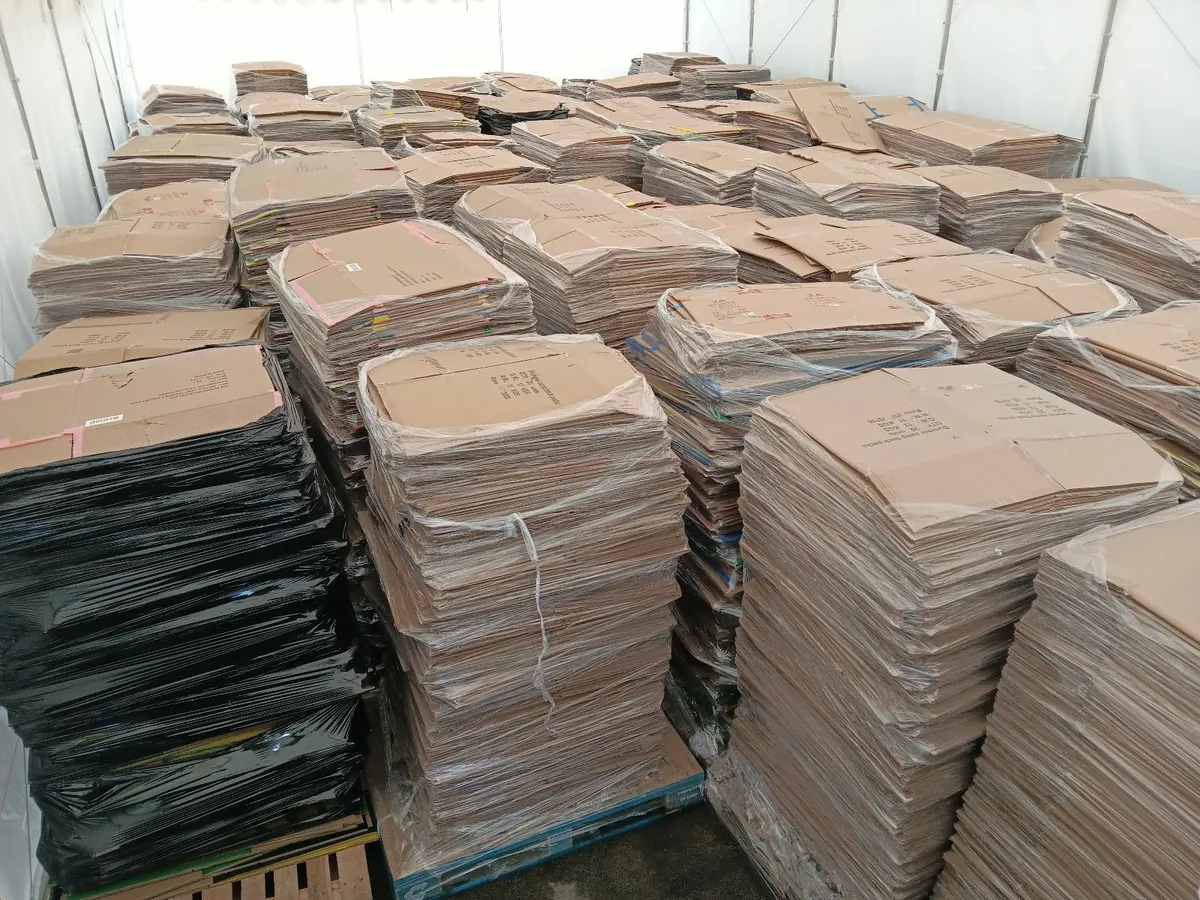 Pallets of flattened cardboard boxes - Image 2
