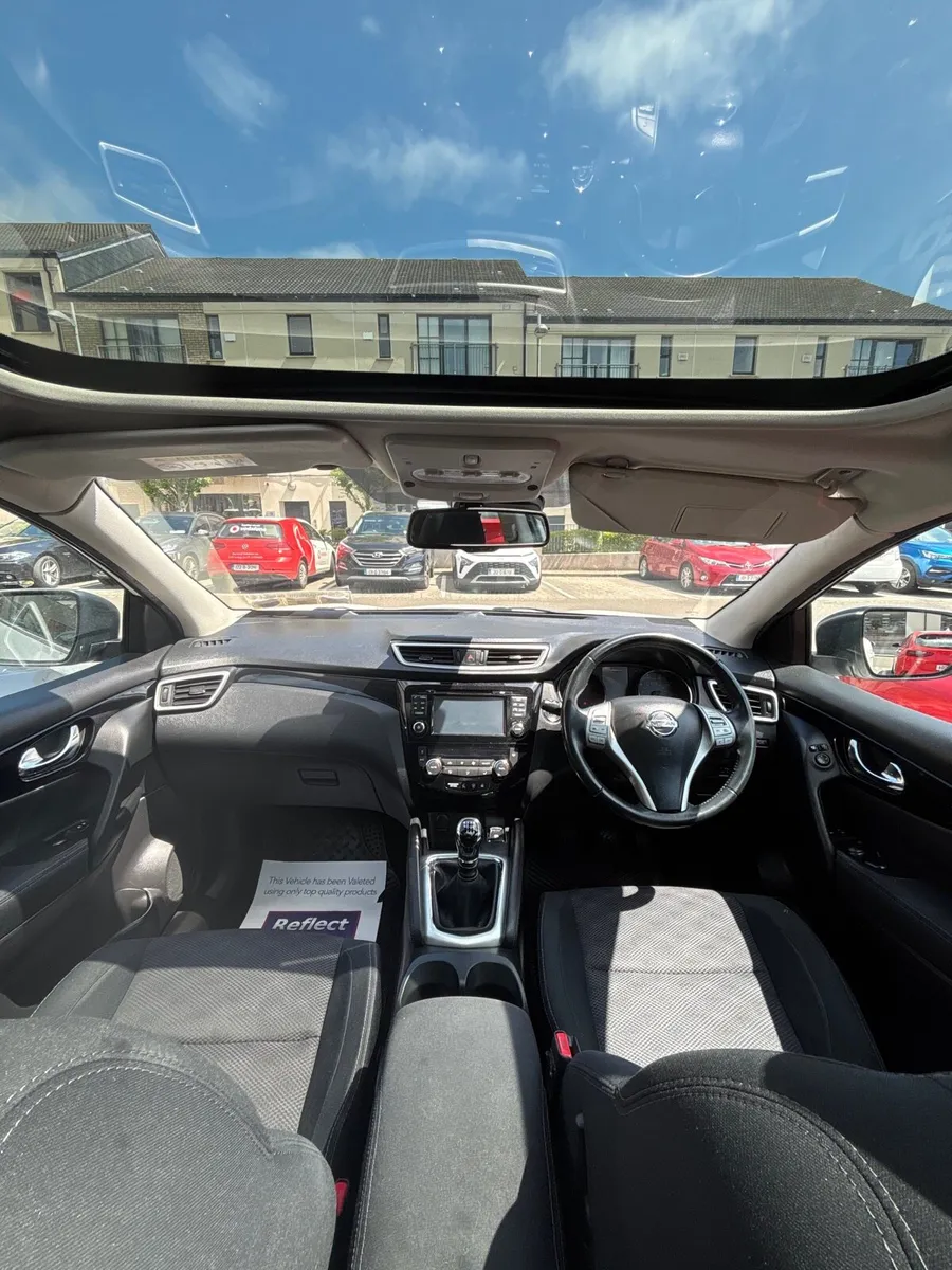Nissan Qashqai with sunroof - Image 3