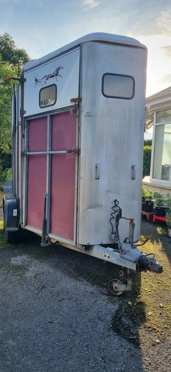 Ifor Williams HB11 Horsebox - Image 1