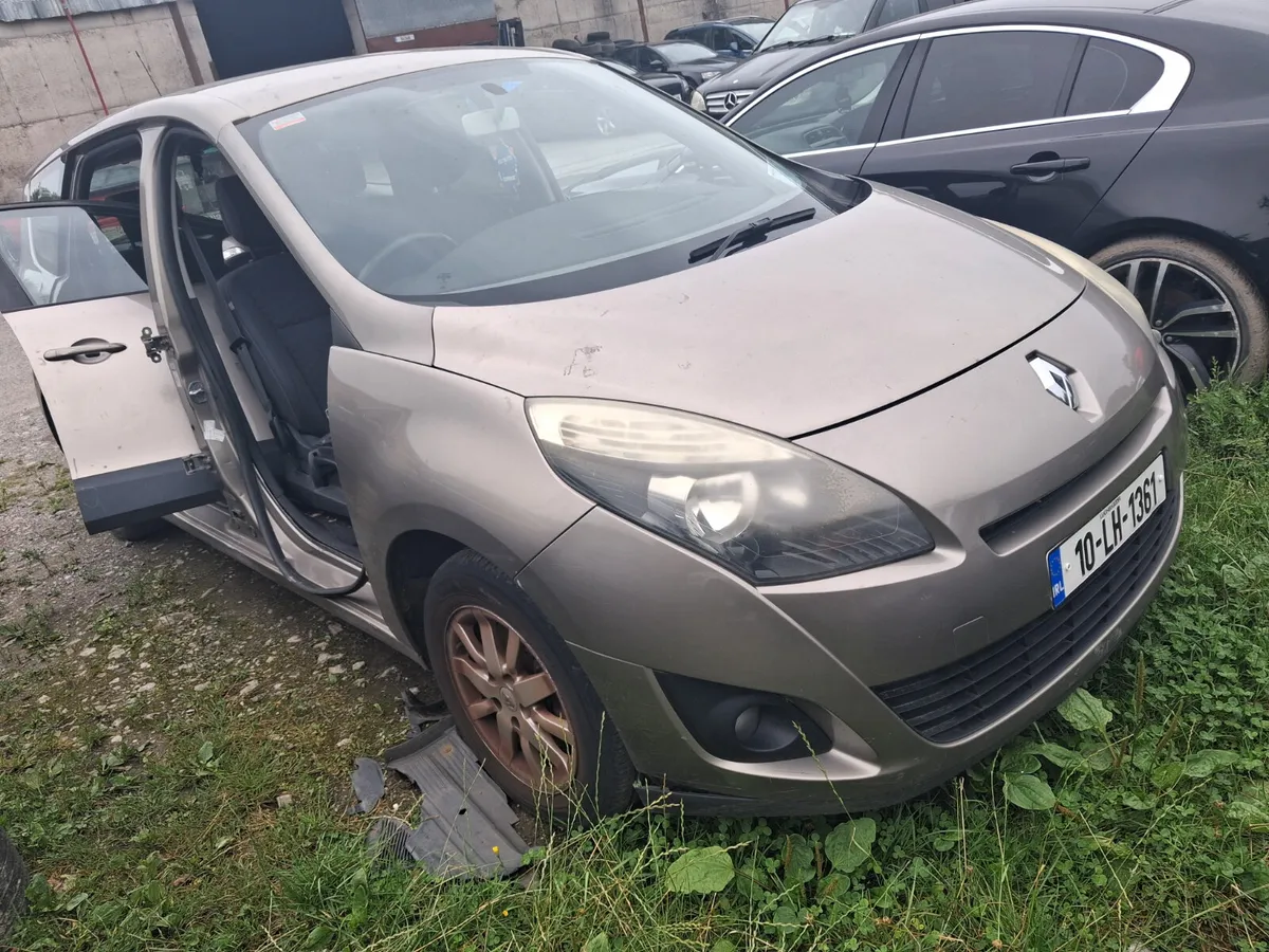 2010 Renault Scenic 7 seater parts - Image 1