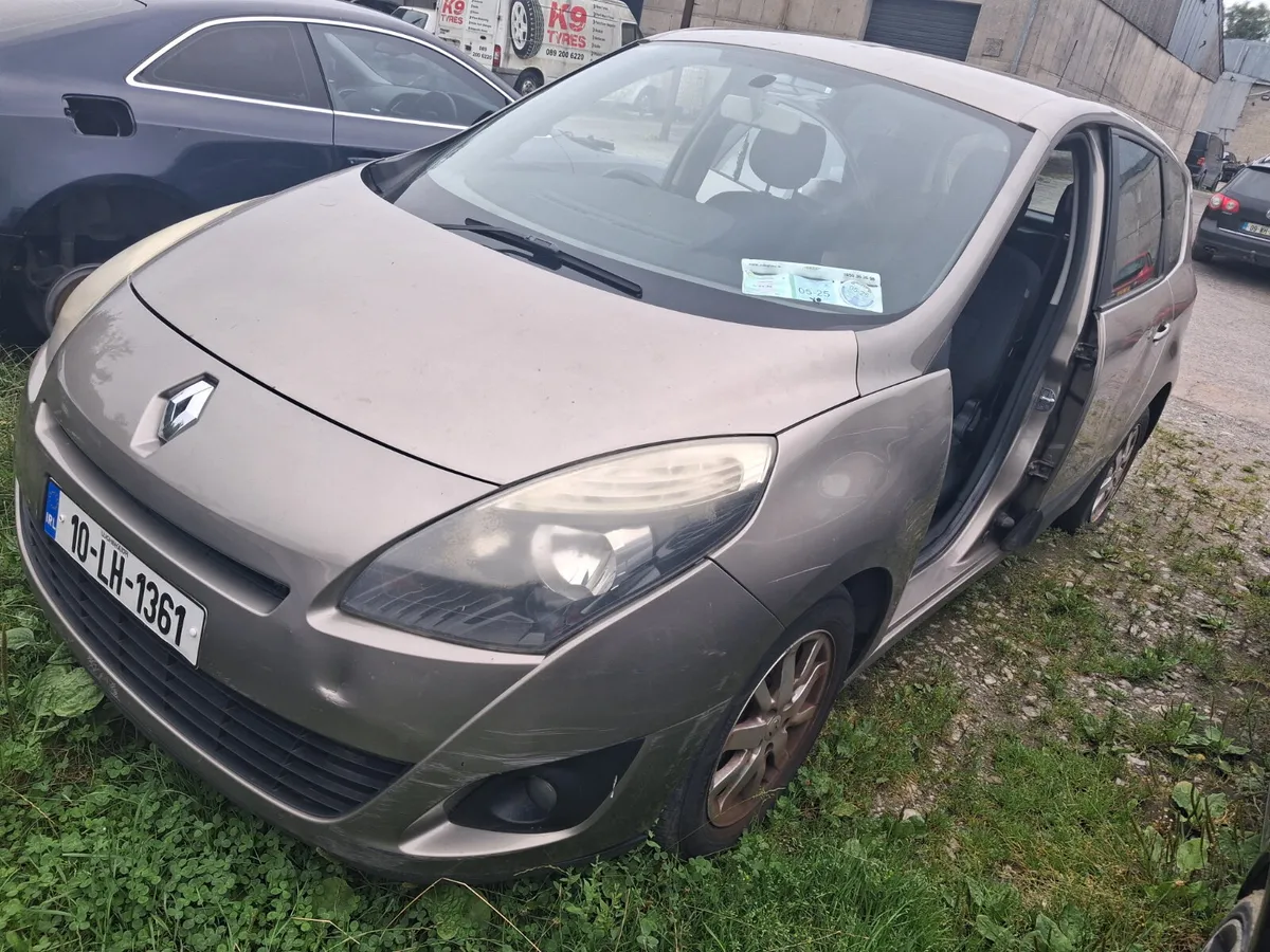 2010 Renault Scenic 7 seater parts - Image 2