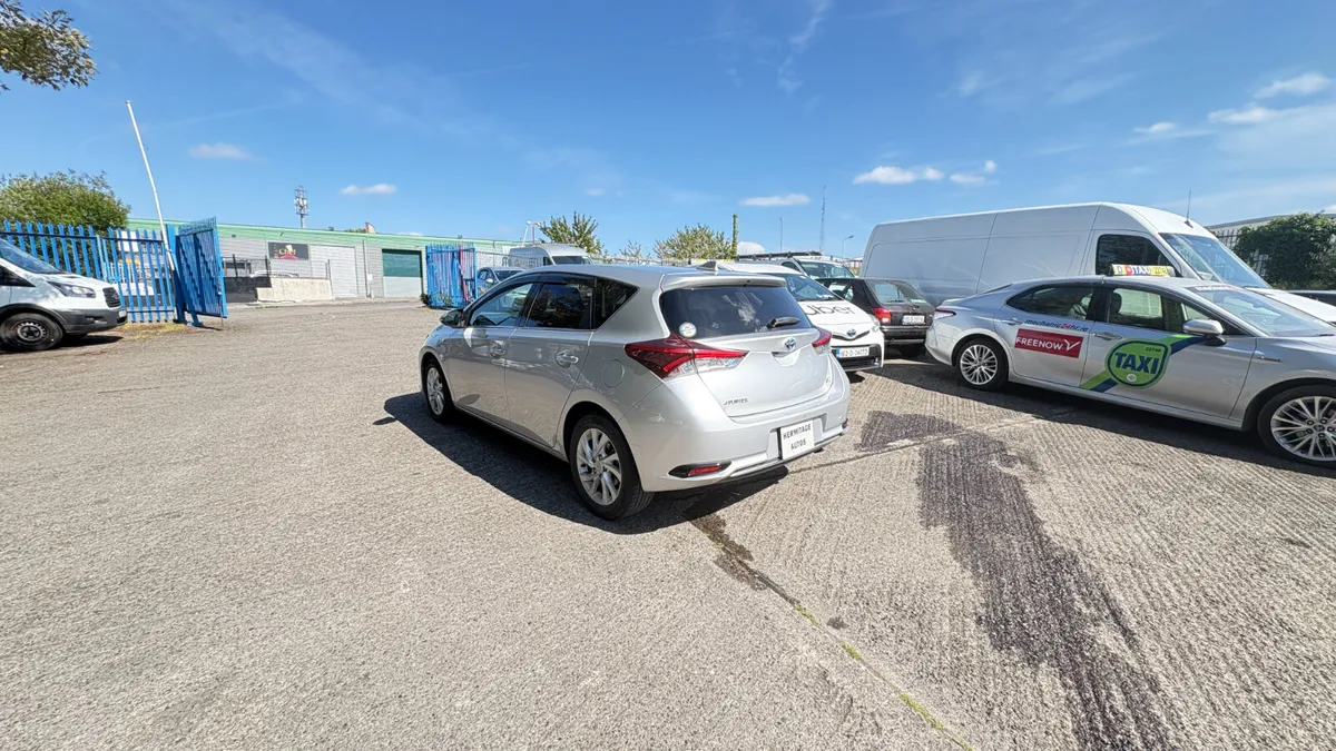 Toyota Auris 1.8 HYBRID 2017 - Image 4