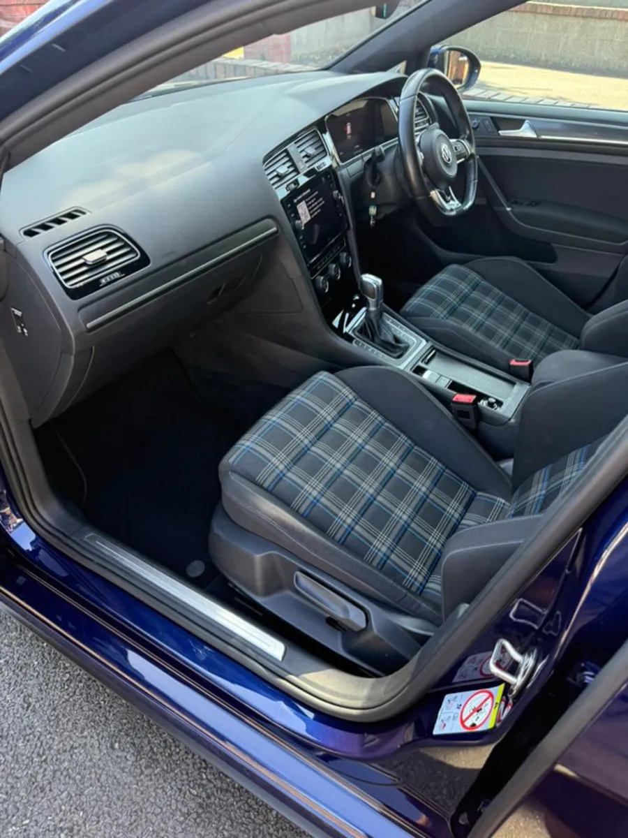 Car - Image 3