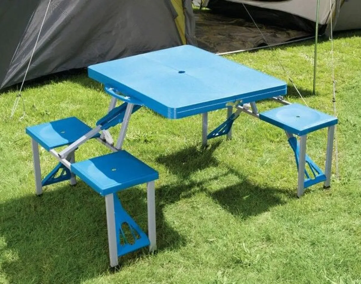 Picnic table