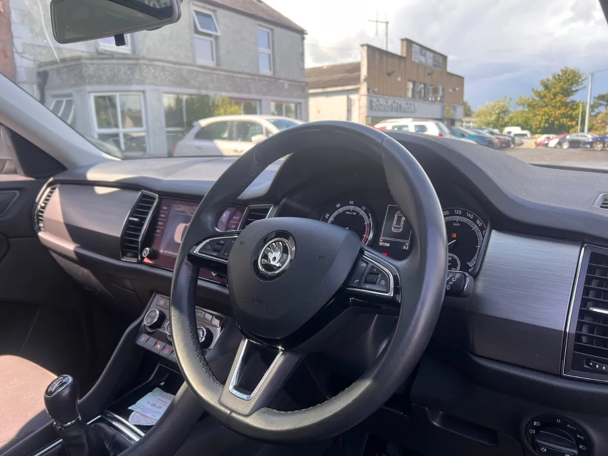 7 Seat Full Panoramic Roof 1 Owner Irish Car TSI - Image 3