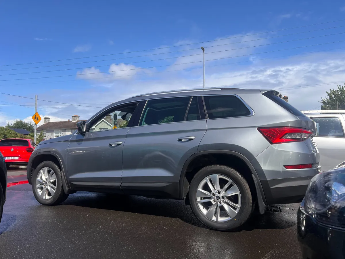 7 Seat Full Panoramic Roof 1 Owner Irish Car TSI - Image 4