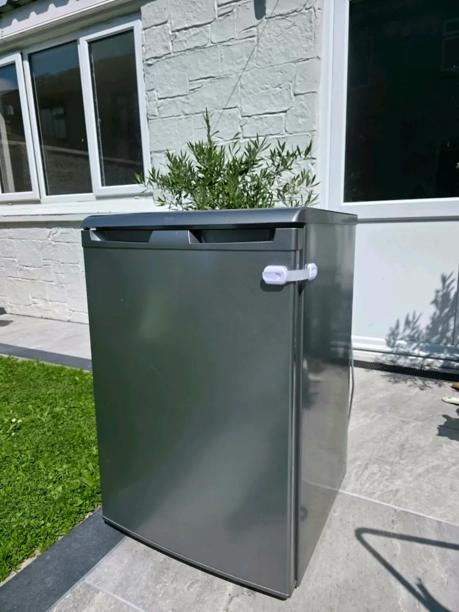 Fridge, free to go - Image 1