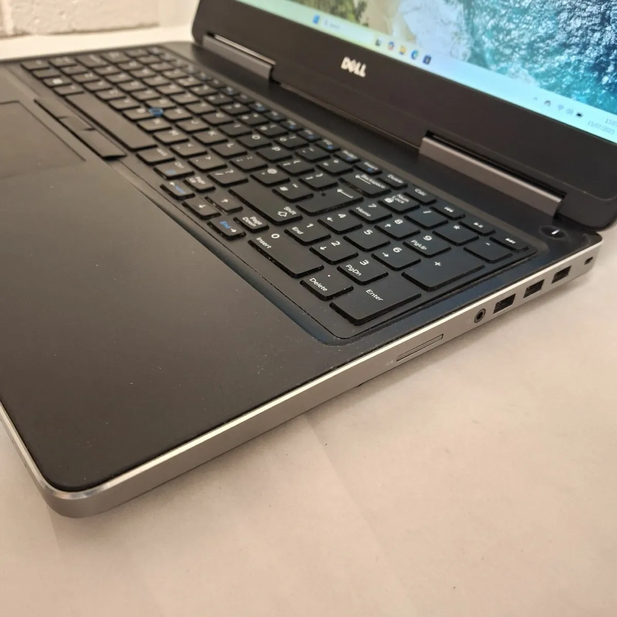Dell Precision 7510 | i7-6820HQ | 16GB RAM | Quadr - Image 4