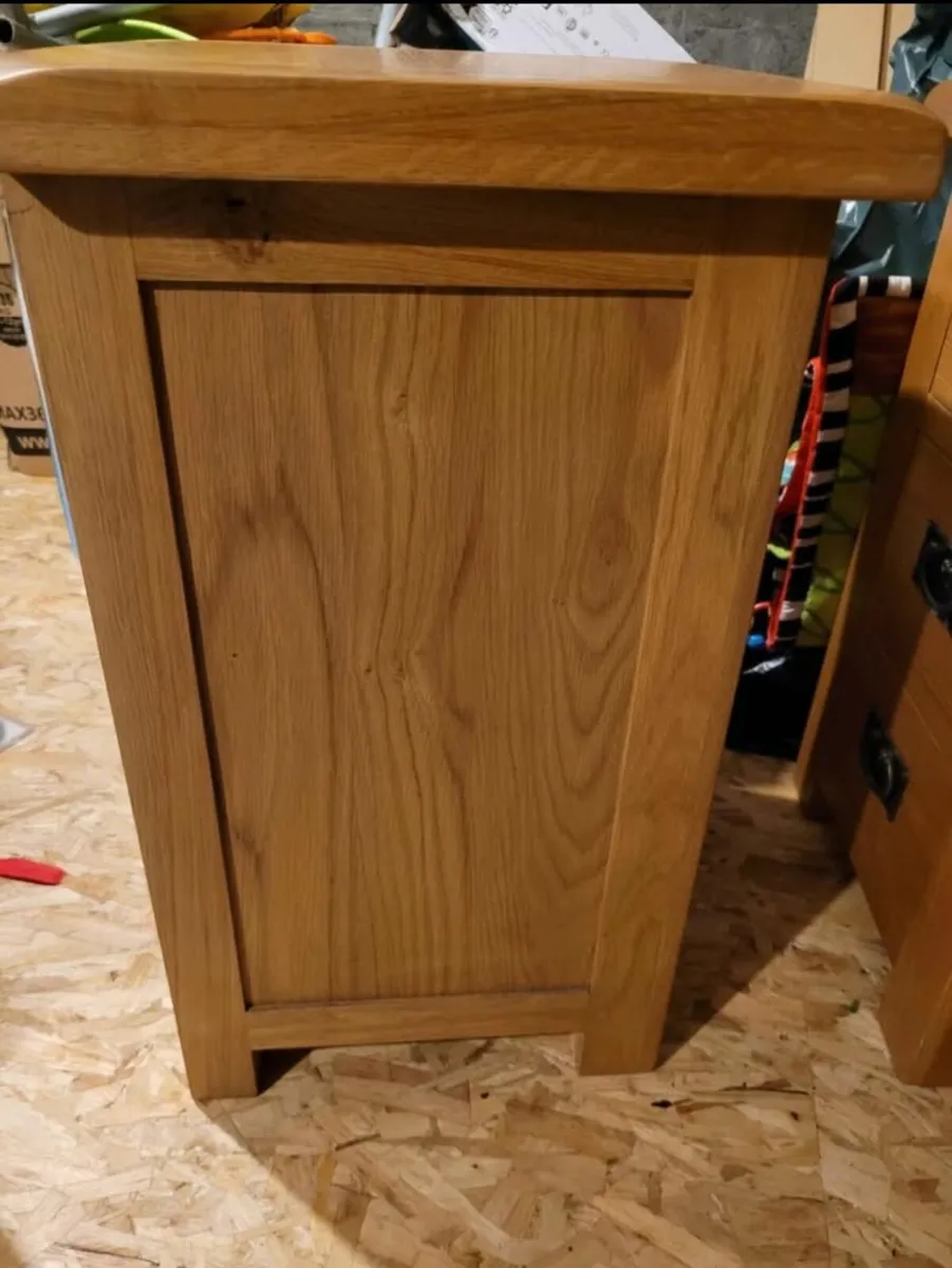 Kent Oak Bedside Lockers - Image 2