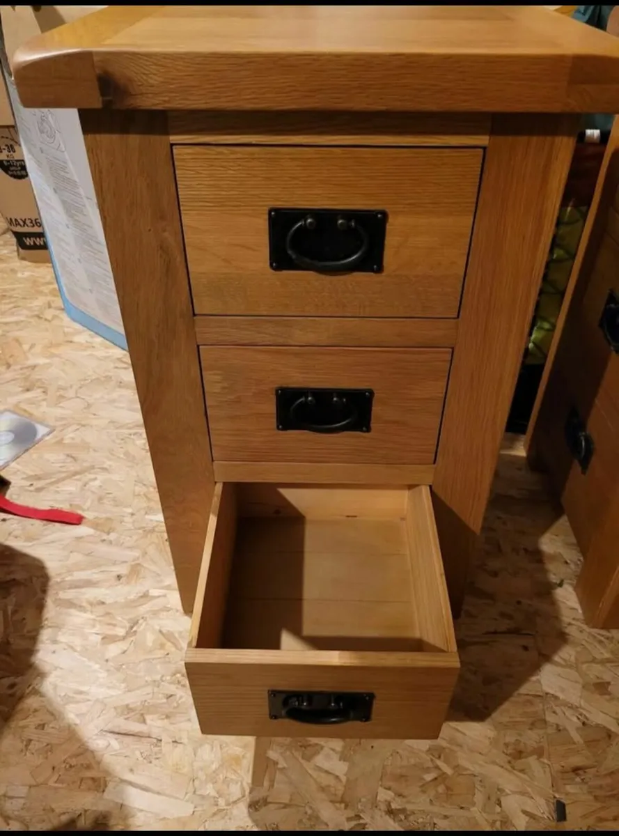 Kent Oak Bedside Lockers - Image 3