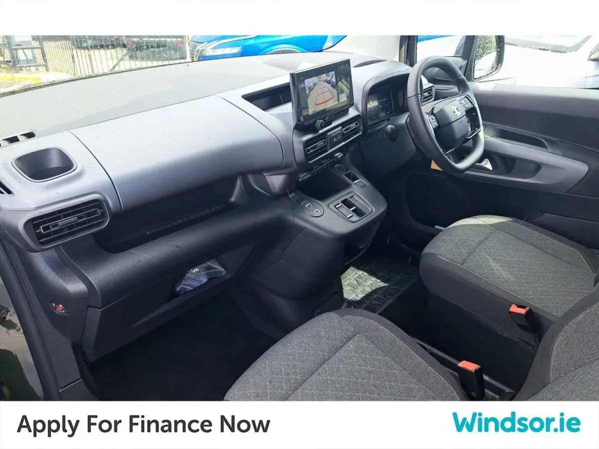 Vauxhall Combo Life Ultimate Ev 7.4 kW Charger 13 - Image 3