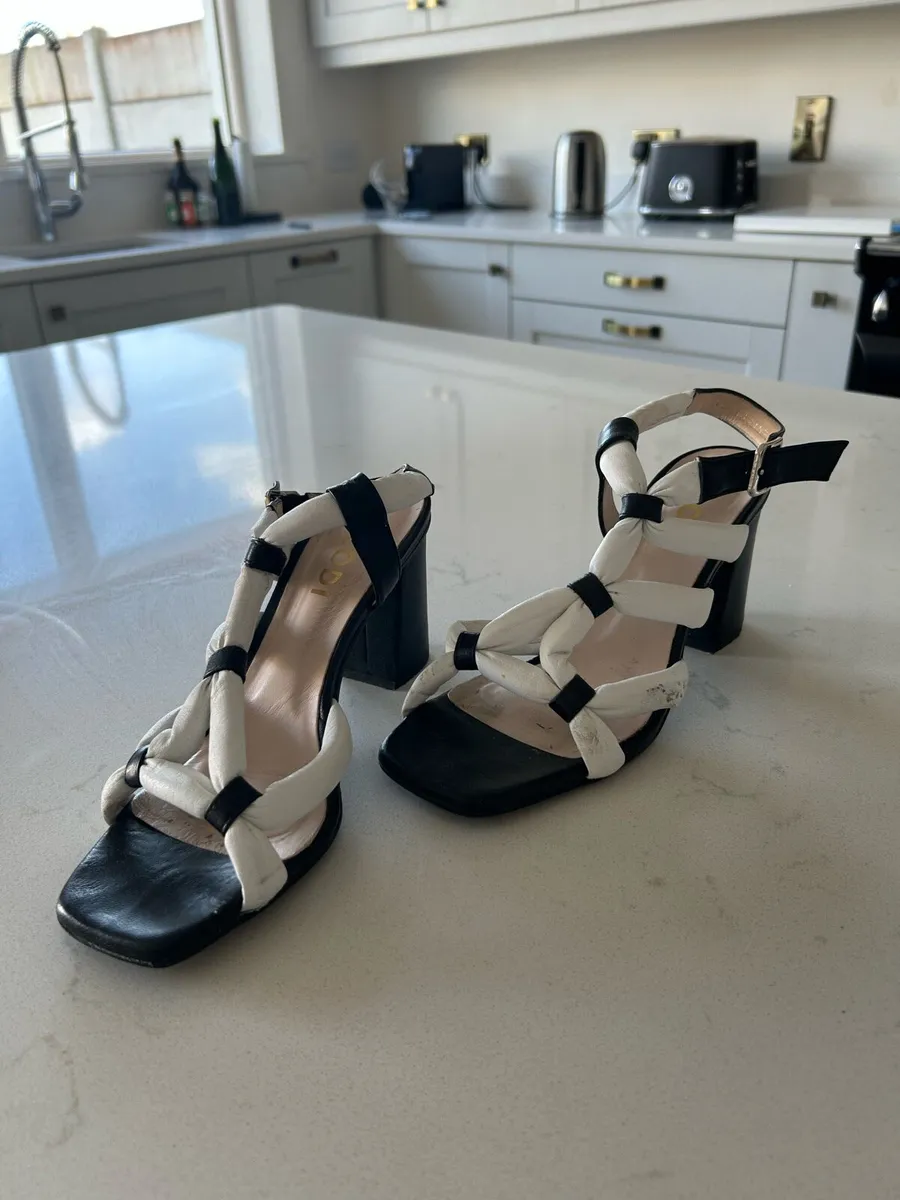 Ladies shoes - Image 1
