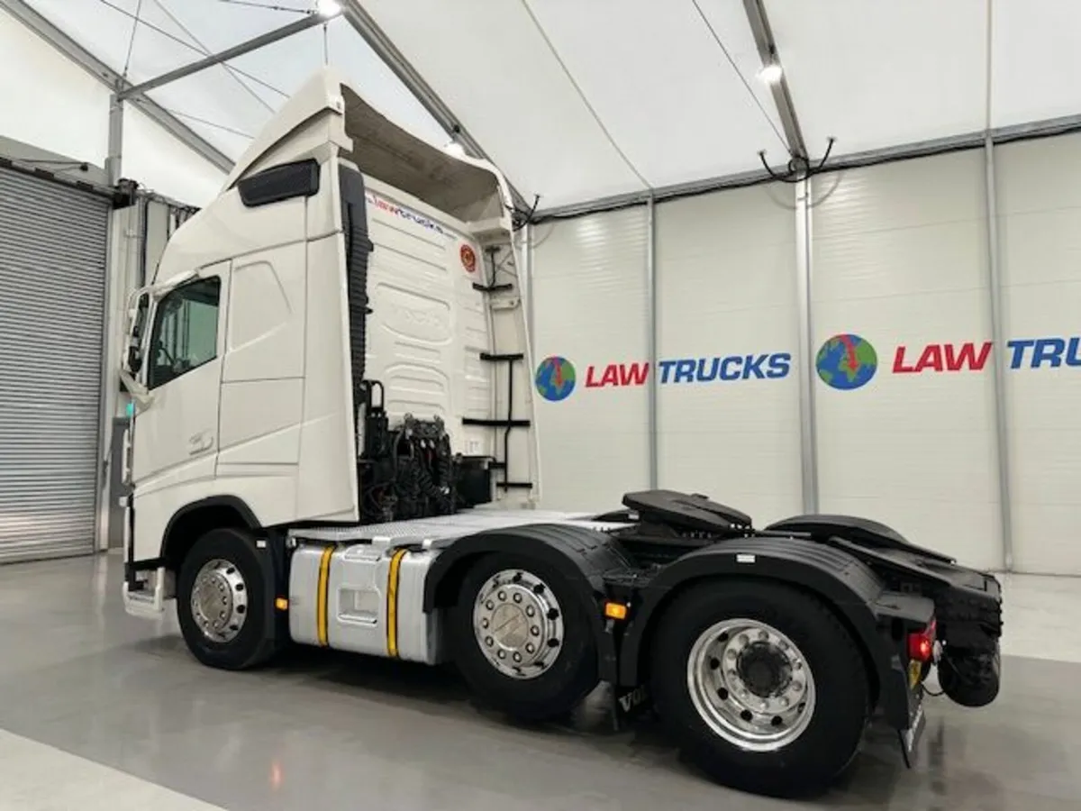 Volvo FH 460 6x2 Midlift Tractor Unit - Image 3