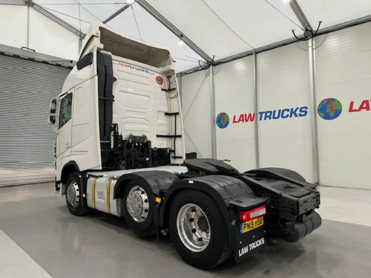 Volvo FH 460 6x2 Midlift Tractor Unit - Image 4