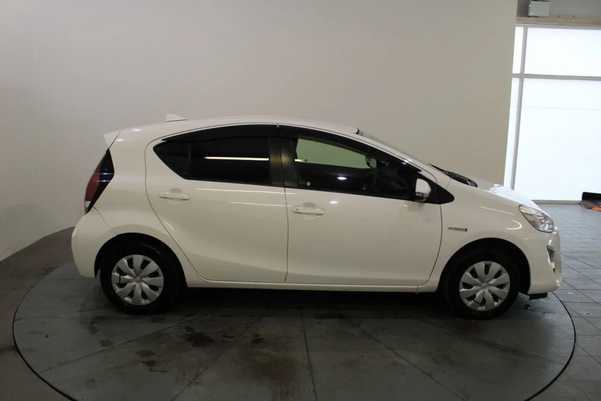 Toyota Aqua 1.5 Hybrid - Image 4