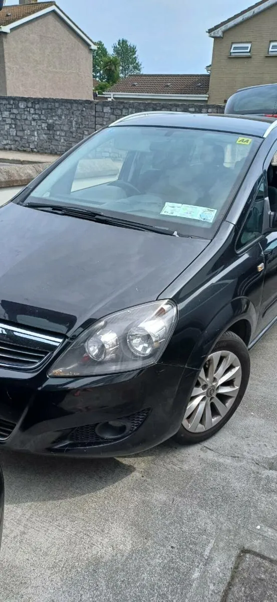 Car  7 seats - Image 1