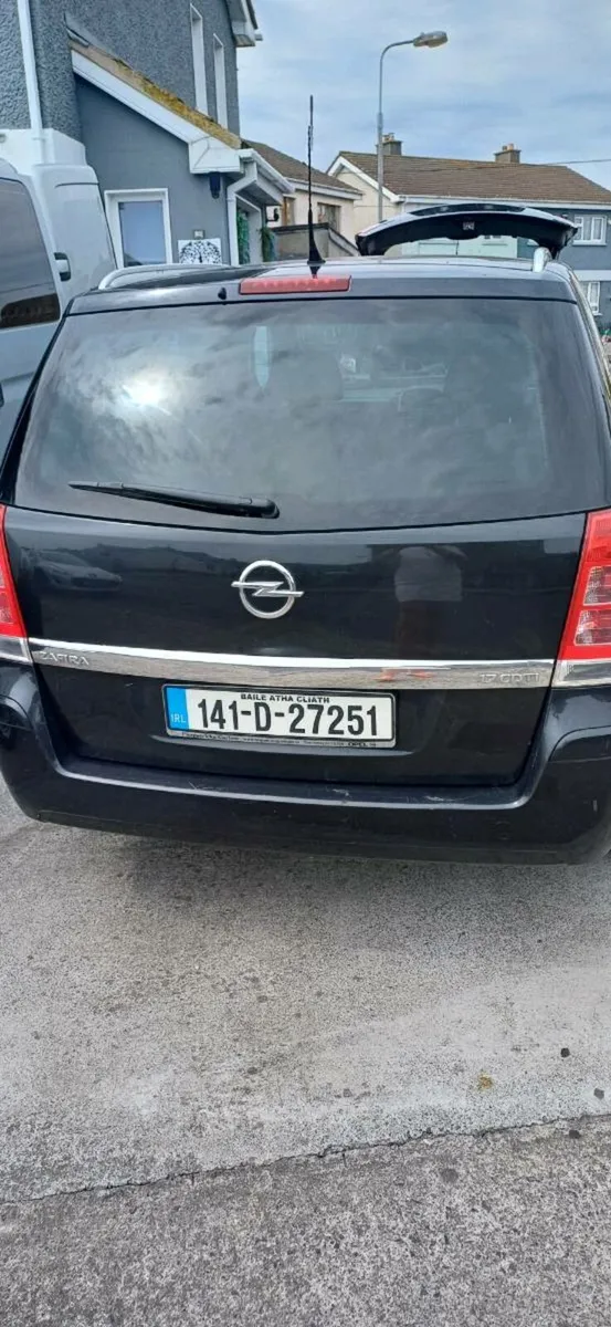 Car  7 seats - Image 2
