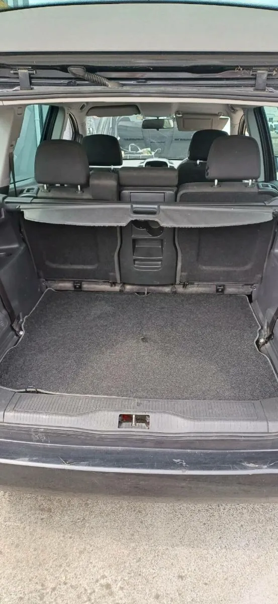 Car  7 seats - Image 3