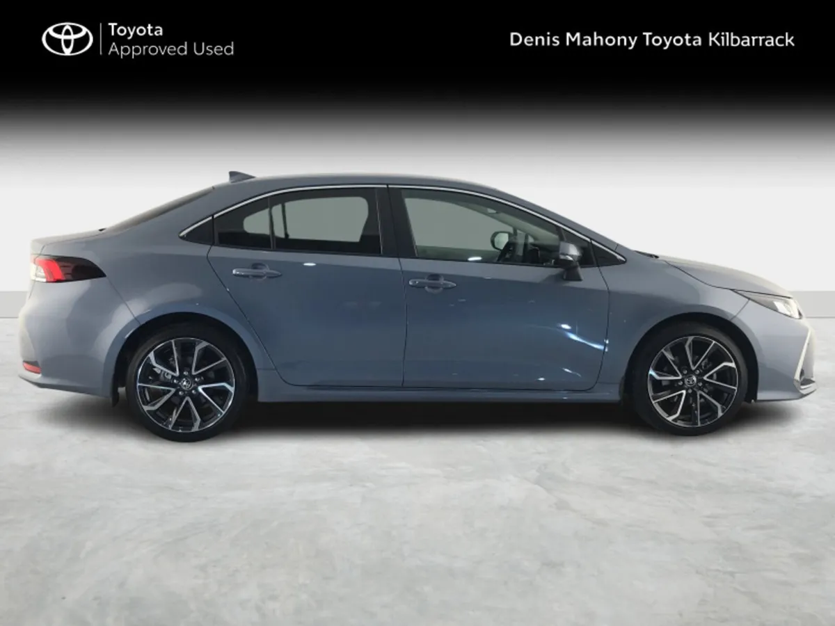 Toyota Corolla COROLLA SALOON SOL - Image 3