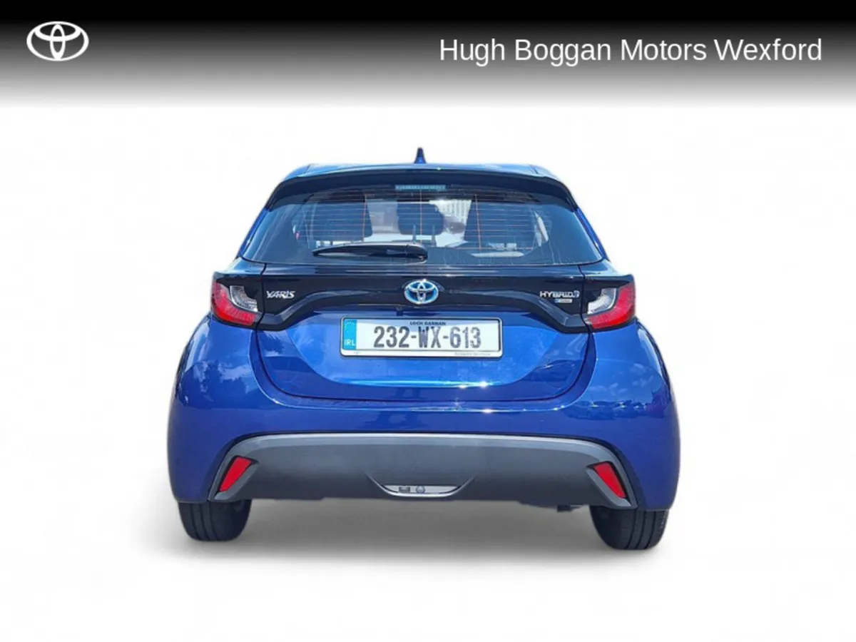 Toyota Yaris ONLY 2700 KMS!! 1.5 HYBRID LUNA - Image 4