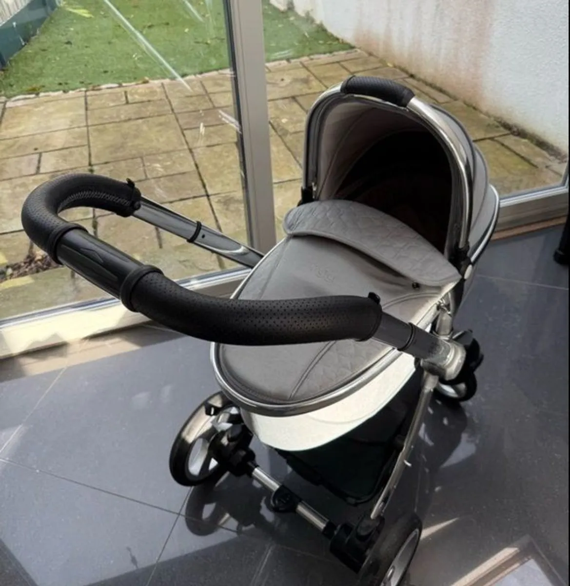 Egg 2 travel system - Image 1