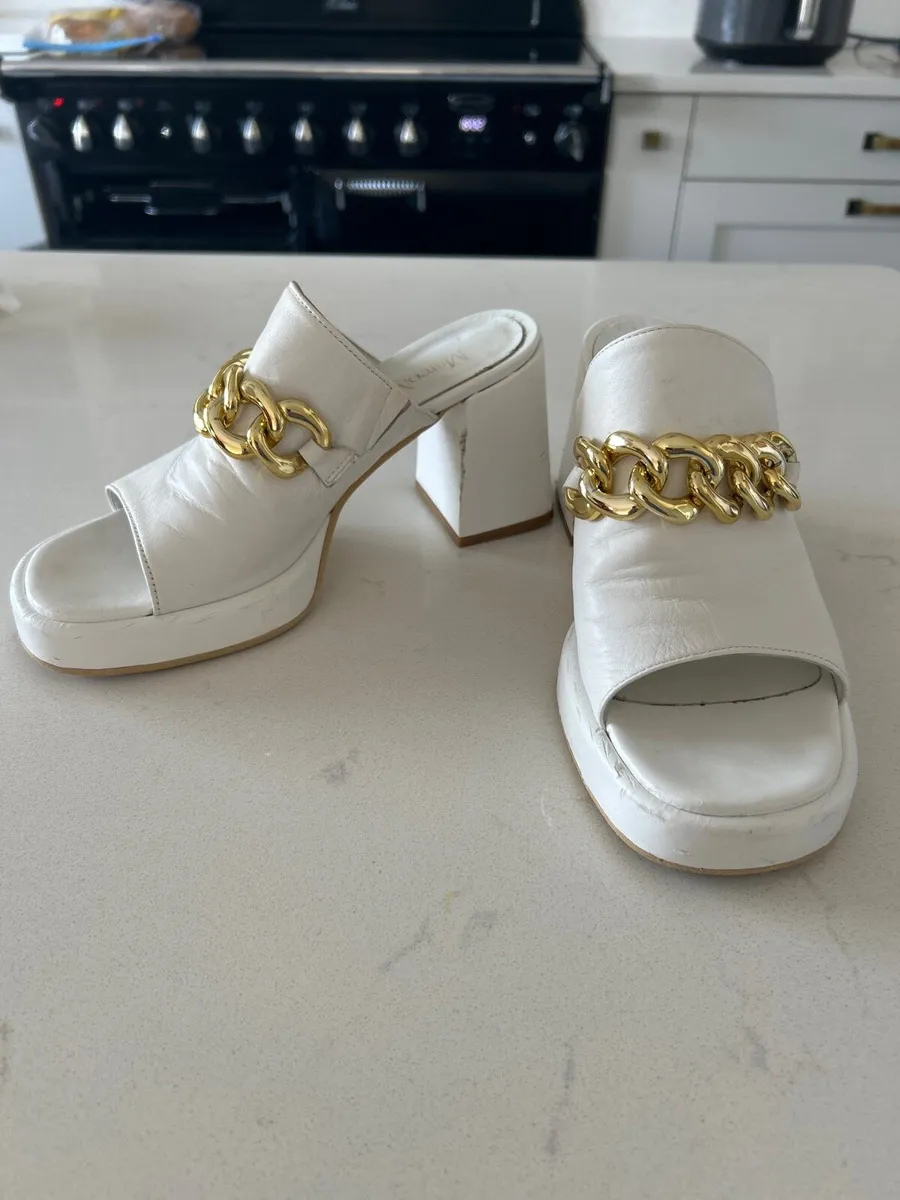 Ladies shoe
