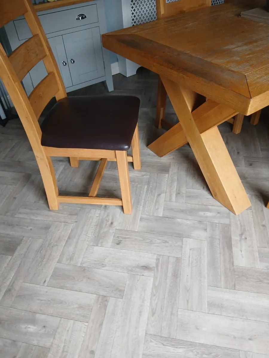 Solid oak Table and 6 Chairs - Image 2