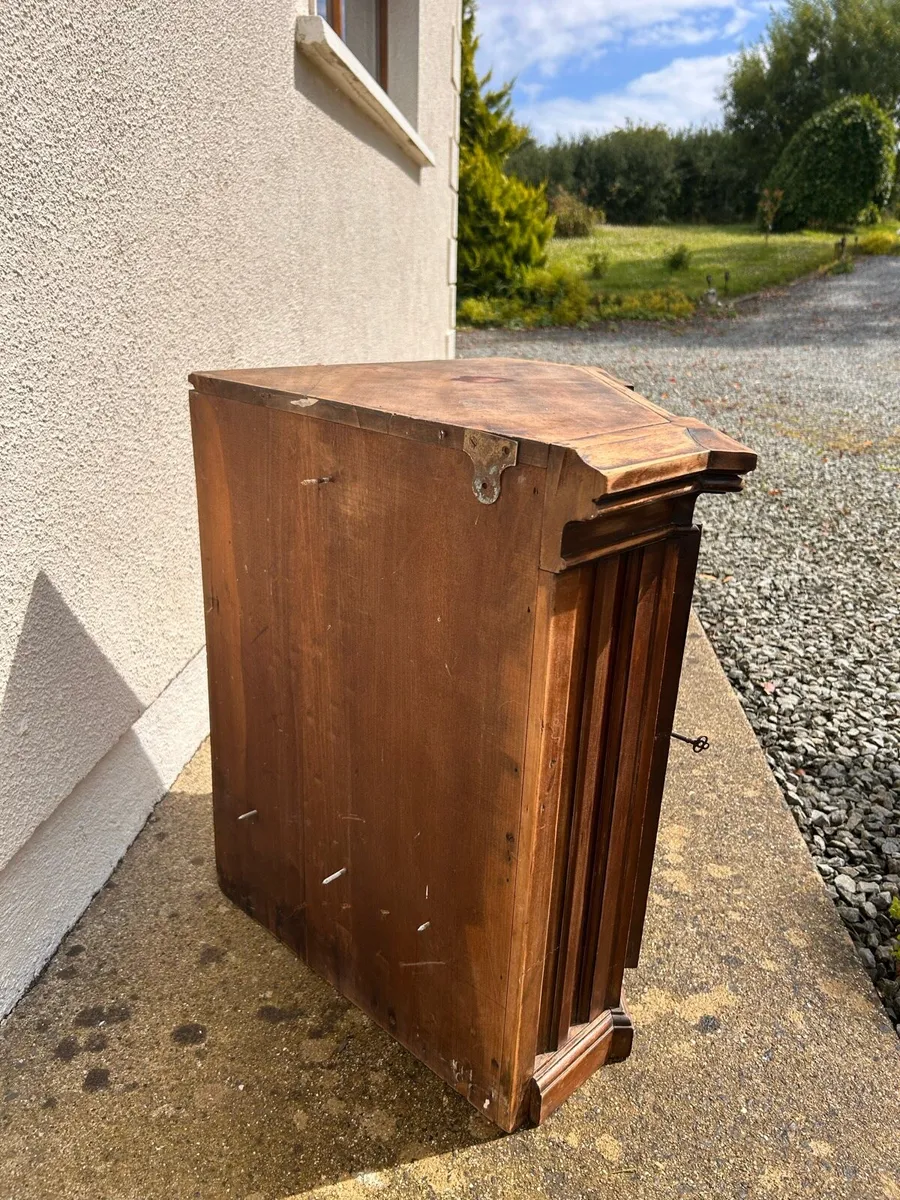 Antique corner cabinet - Image 4
