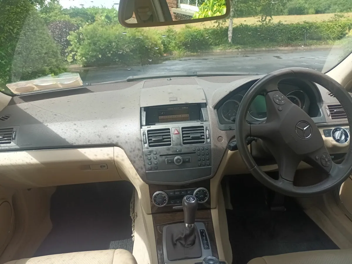 Mercedes-Benz C-Class 2010 - Image 2