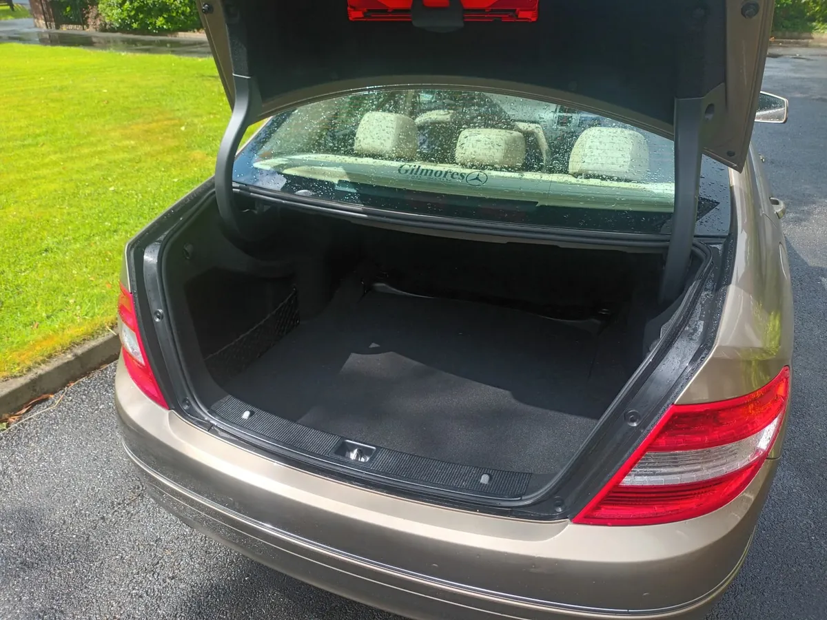 Mercedes-Benz C-Class 2010 - Image 3