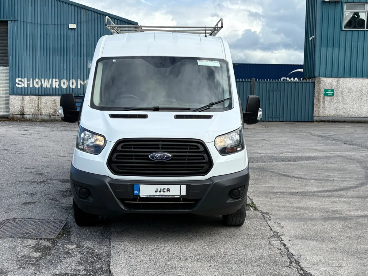 ABSOLUTELY IMMACULATE REAR WHEEL DRIVE - Image 2