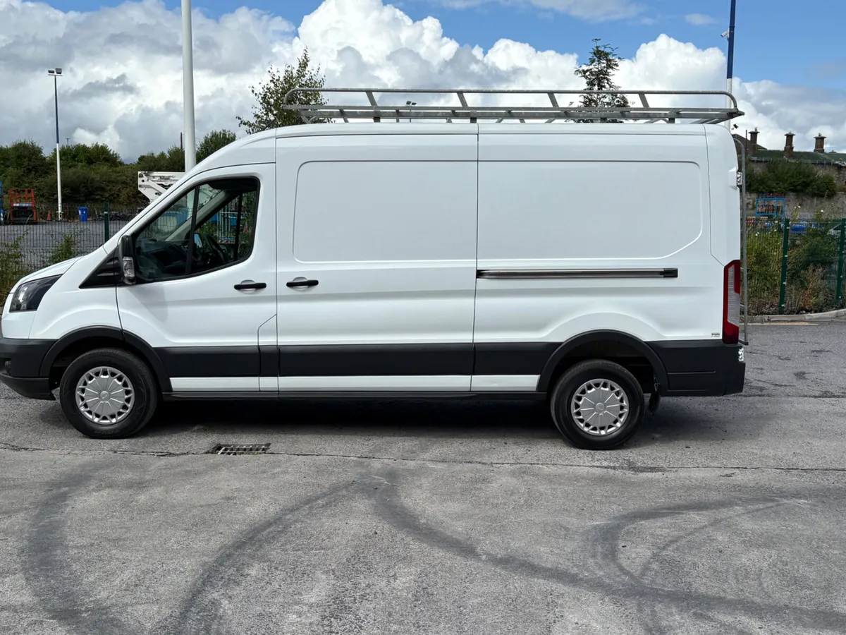 ABSOLUTELY IMMACULATE REAR WHEEL DRIVE - Image 4