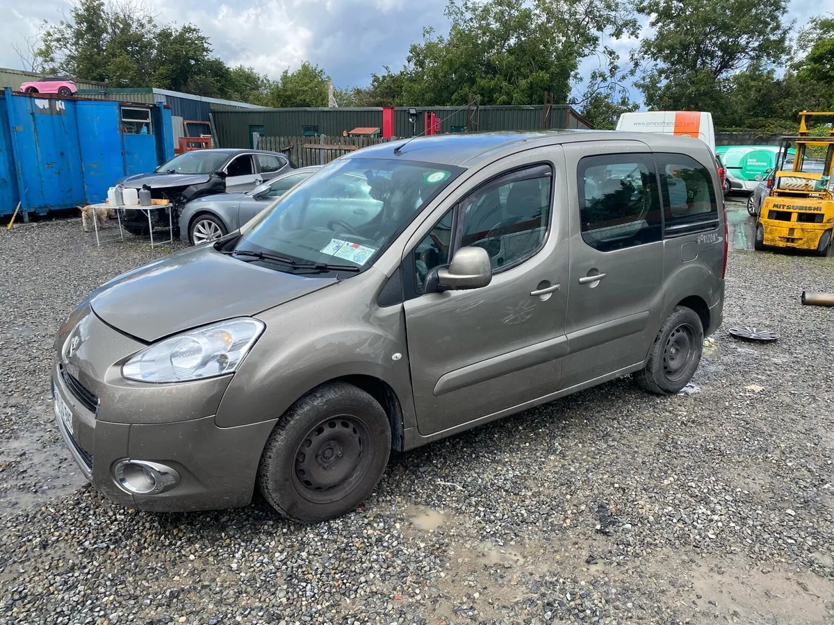 2014 Peugeot partner wheelchair van - Image 3