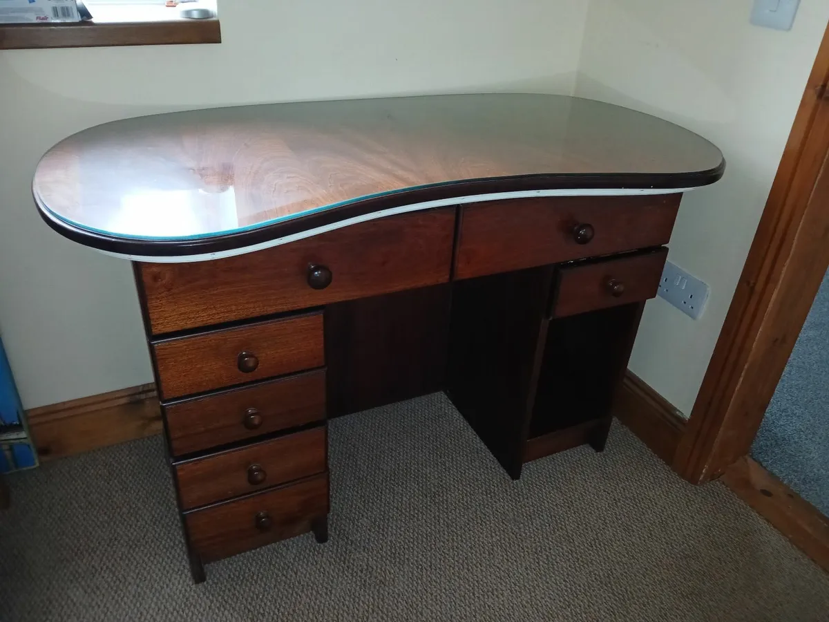 Desk - Image 2