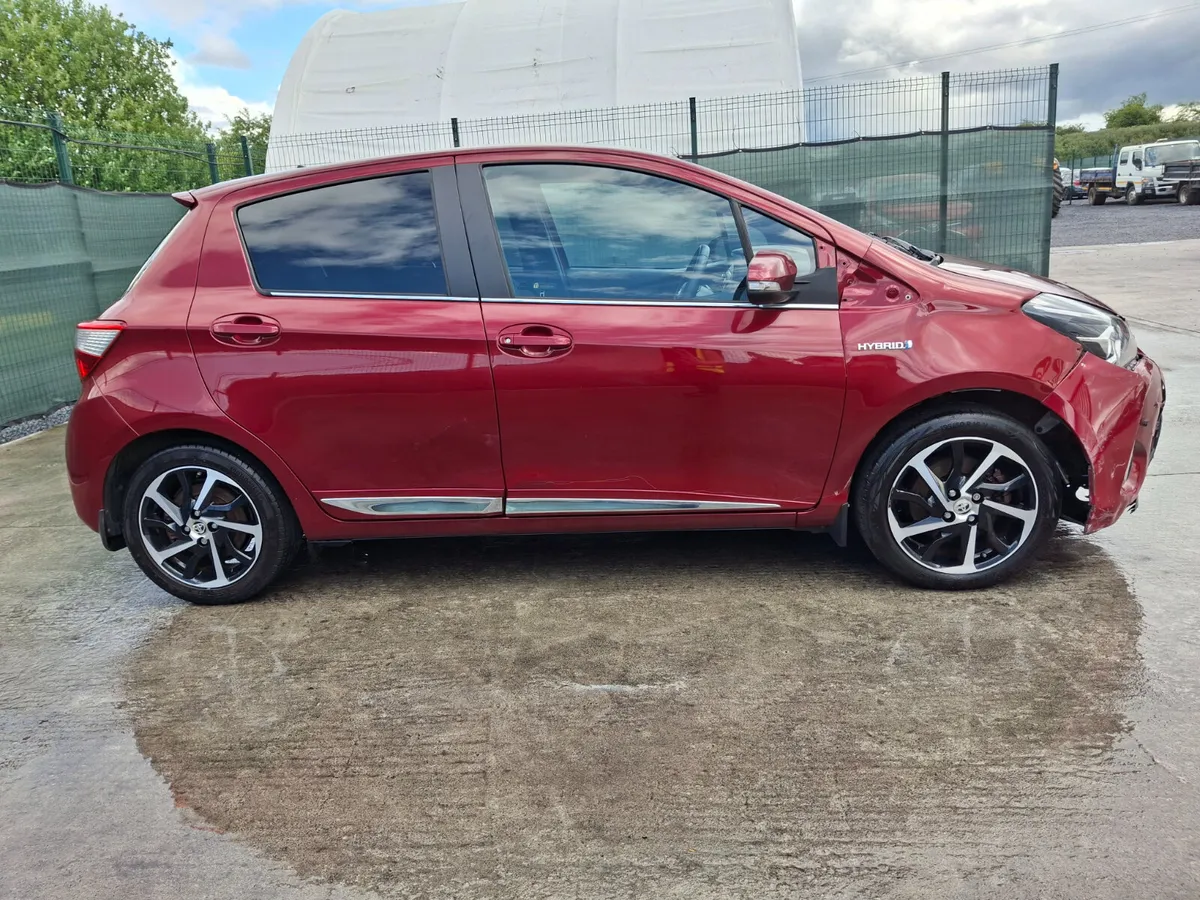 192 Toyota Yaris  1.5 VVti Hybrid  Pan roof - Image 1