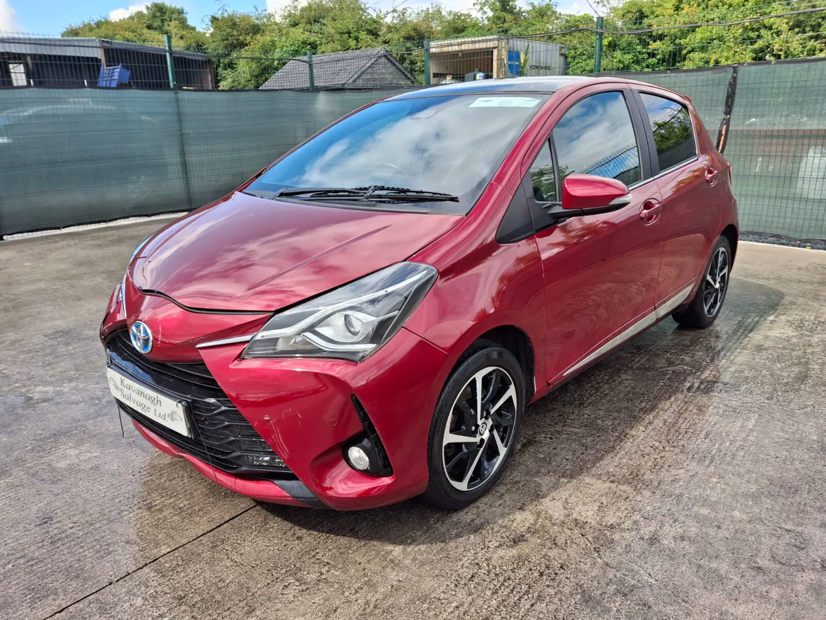 192 Toyota Yaris  1.5 VVti Hybrid  Pan roof - Image 3