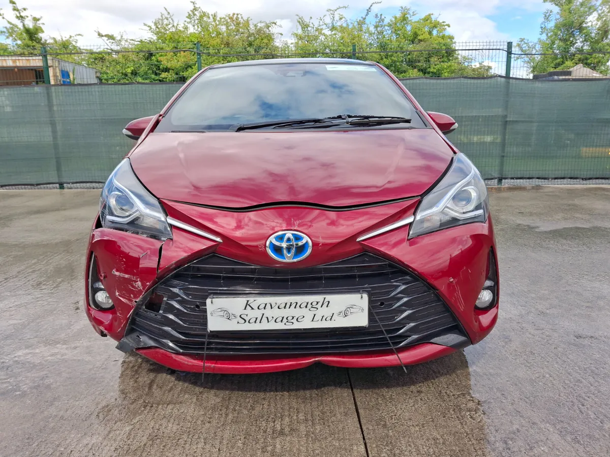 192 Toyota Yaris  1.5 VVti Hybrid  Pan roof - Image 4