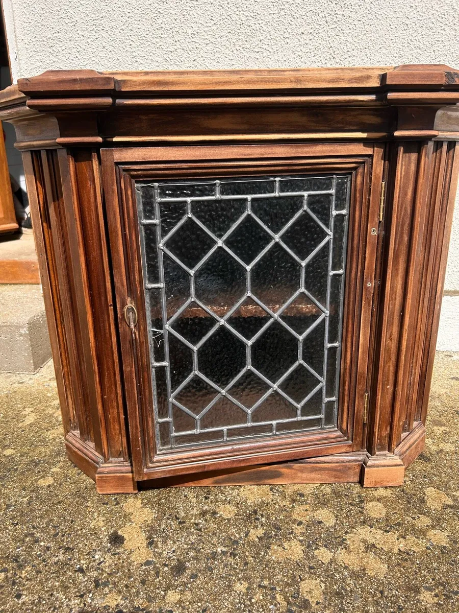 Antique corner cabinet - Image 1