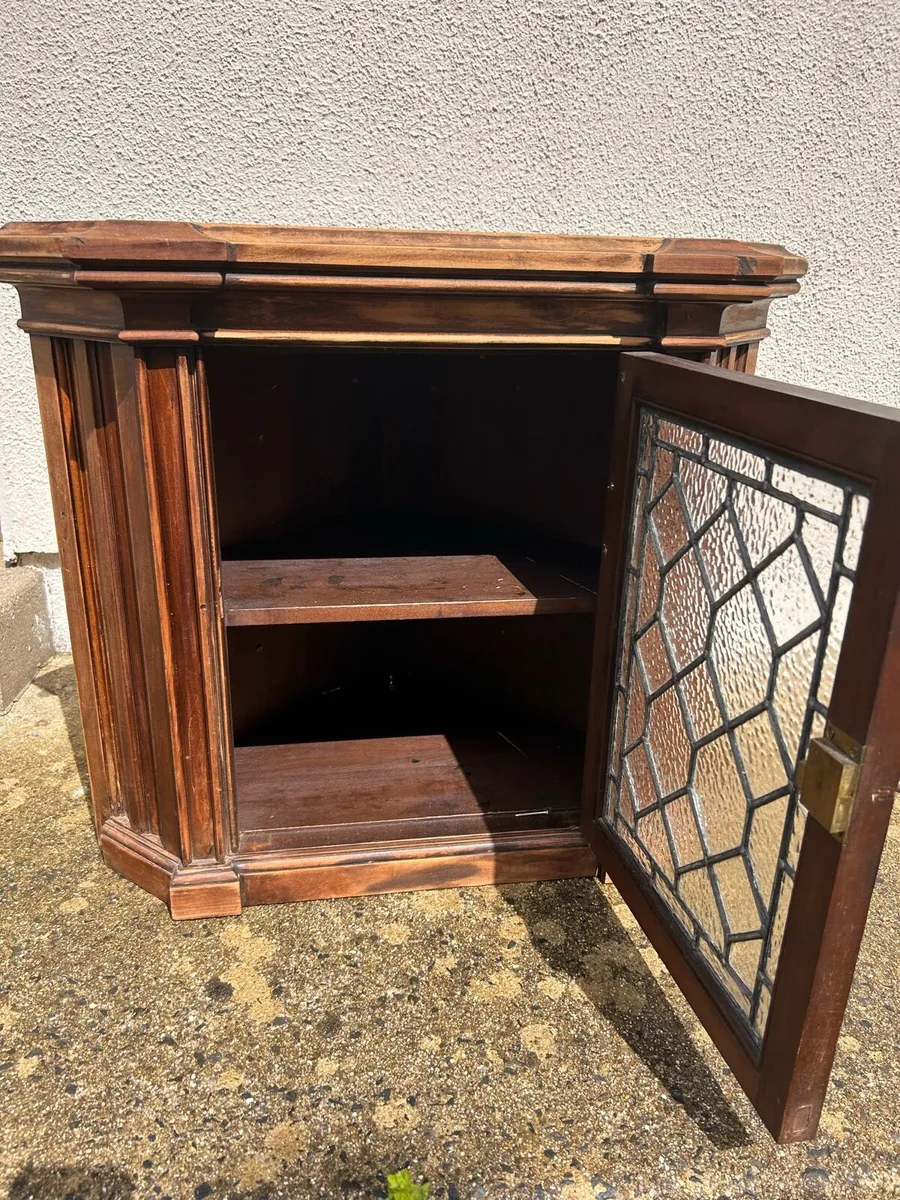 Antique corner cabinet - Image 2