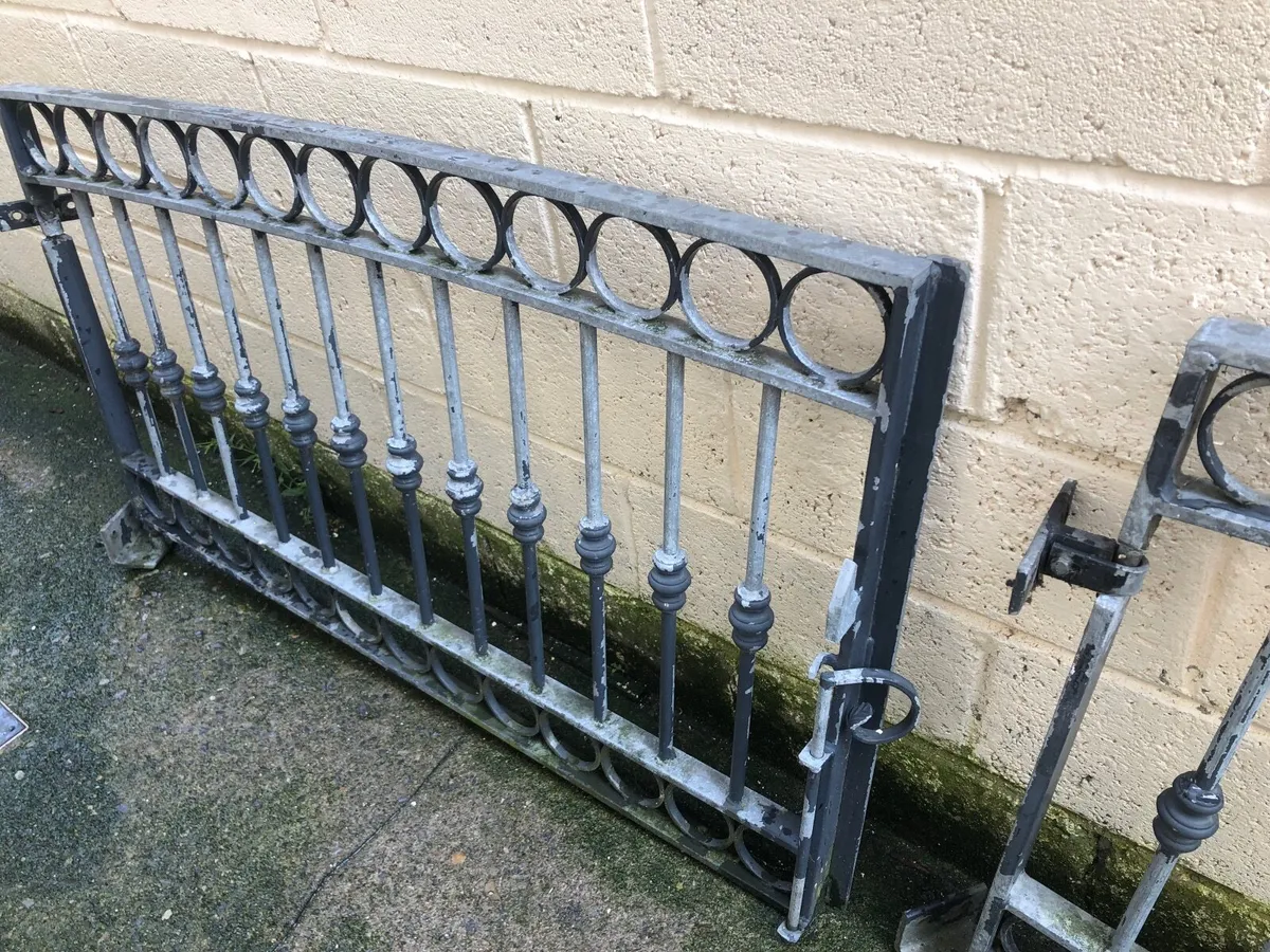 Iron gates - Image 1