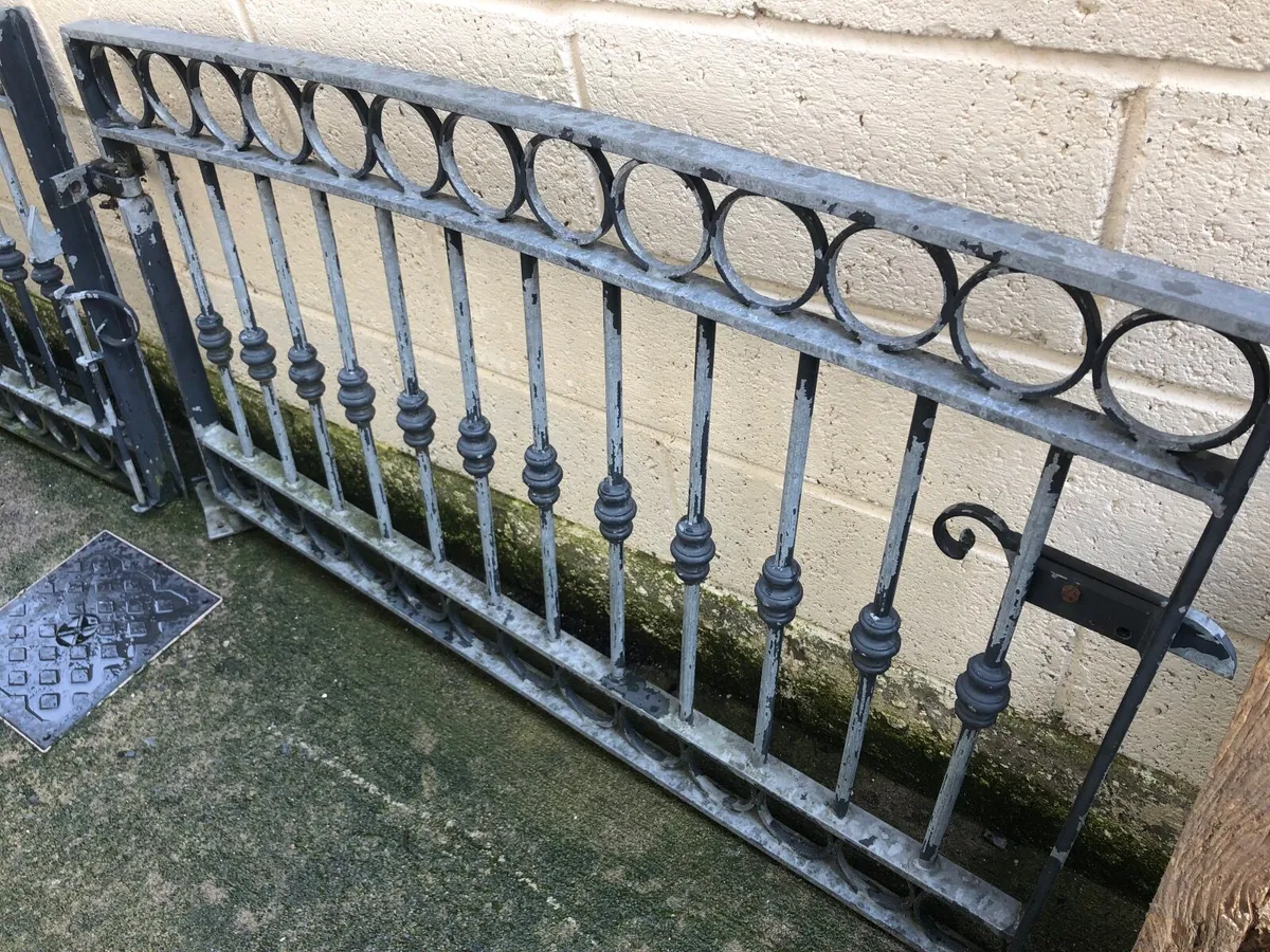 Iron gates - Image 2
