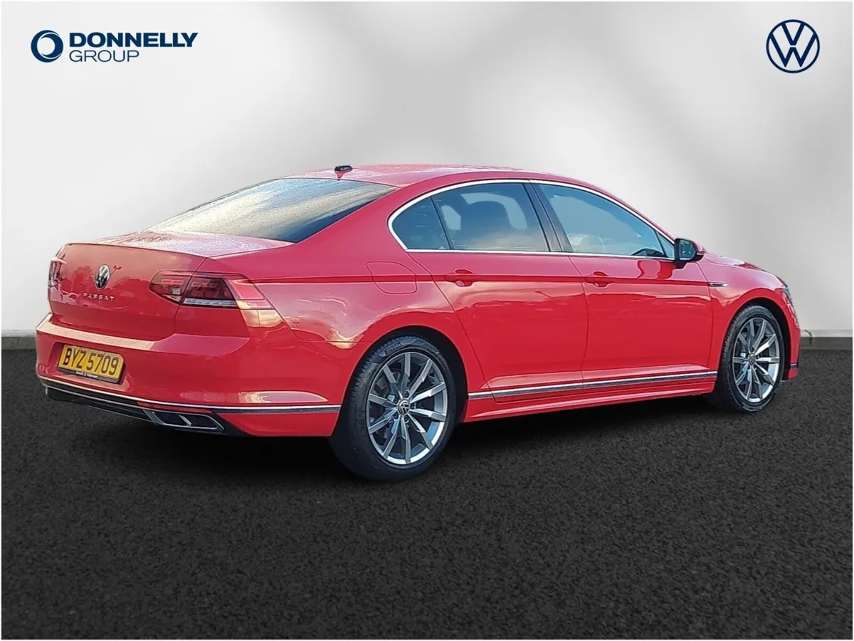 Volkswagen Passat Saloon R-Line - Image 3