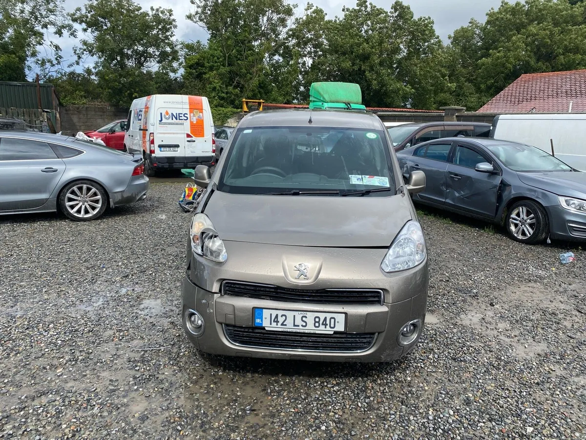 2014 Peugeot partner wheelchair van - Image 4