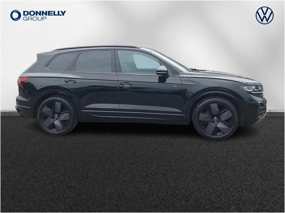 Volkswagen Touareg Diesel Estate Black Edition - Image 4