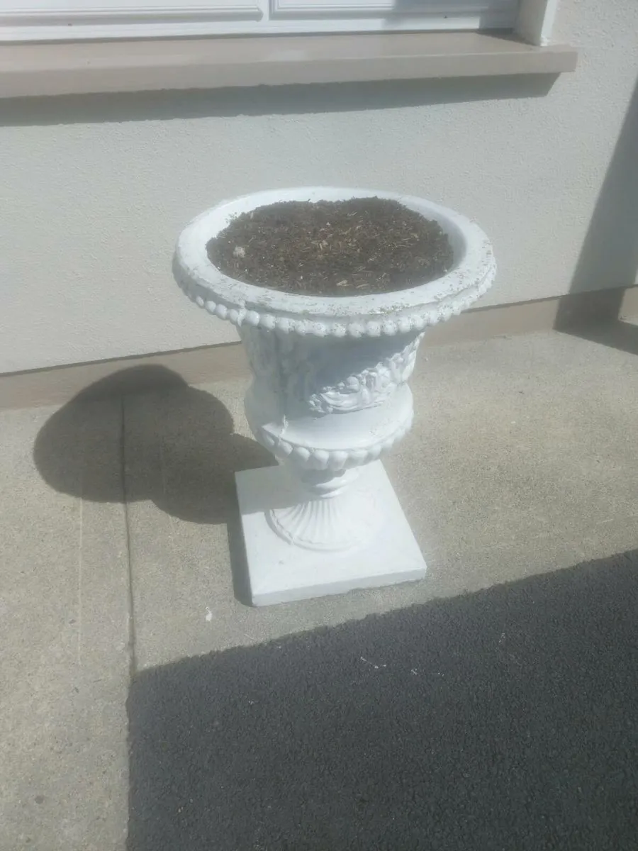 Concrete flower pots - Image 1