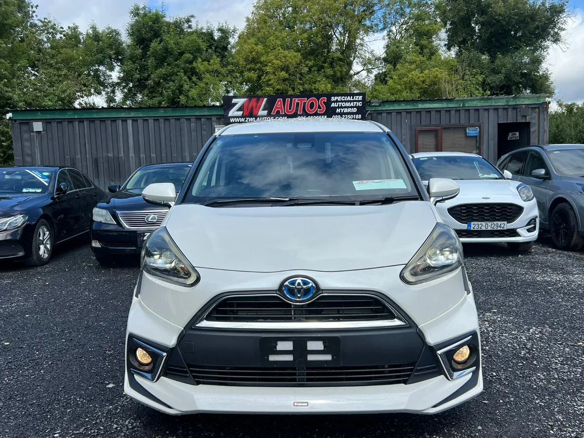 17 Toyota Sienta 1.5 Hybrid  Reverse Camera - Image 3