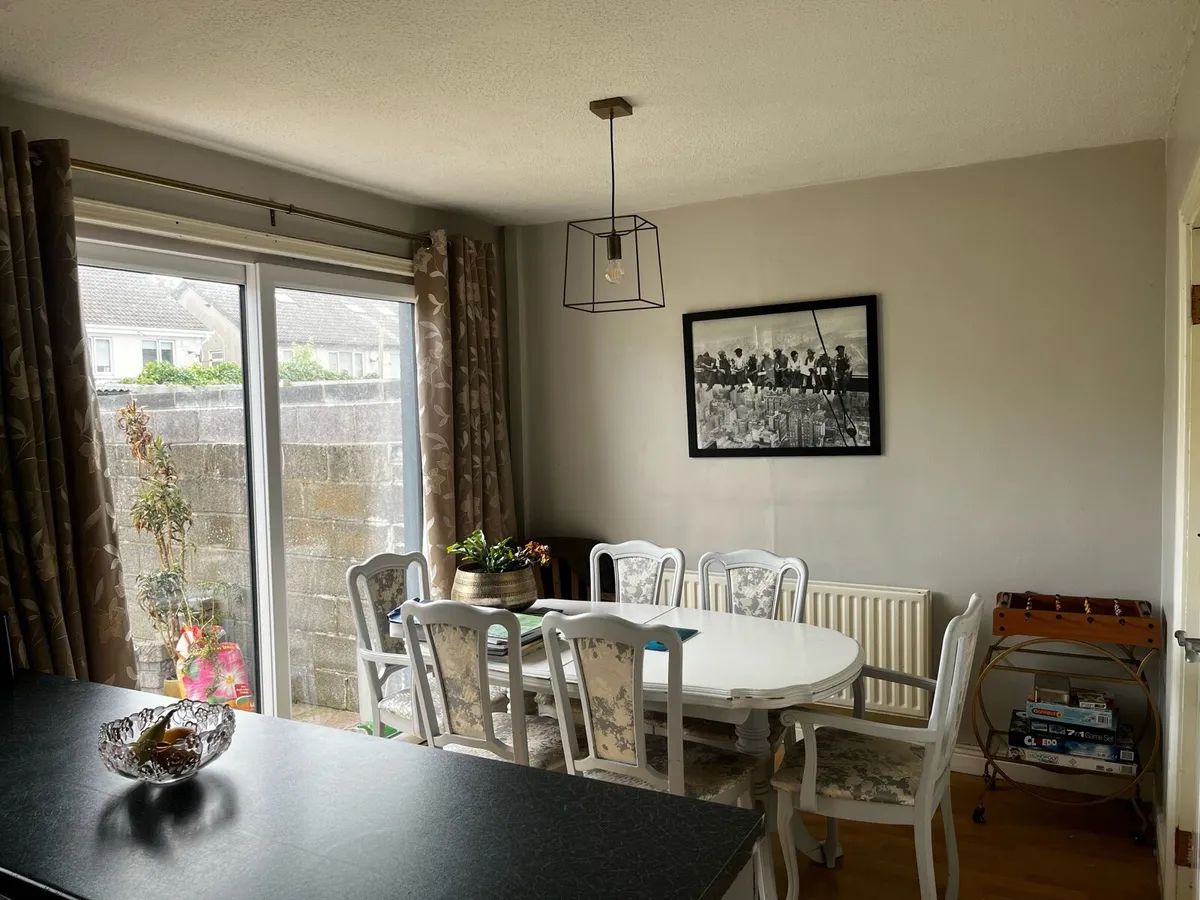 2 beds available in 4 bed large quad. bedroom - Image 1