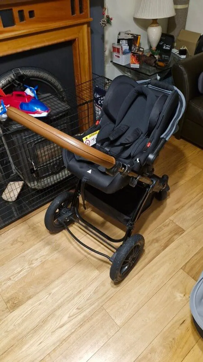 Pram/stroller/travel system - Image 3